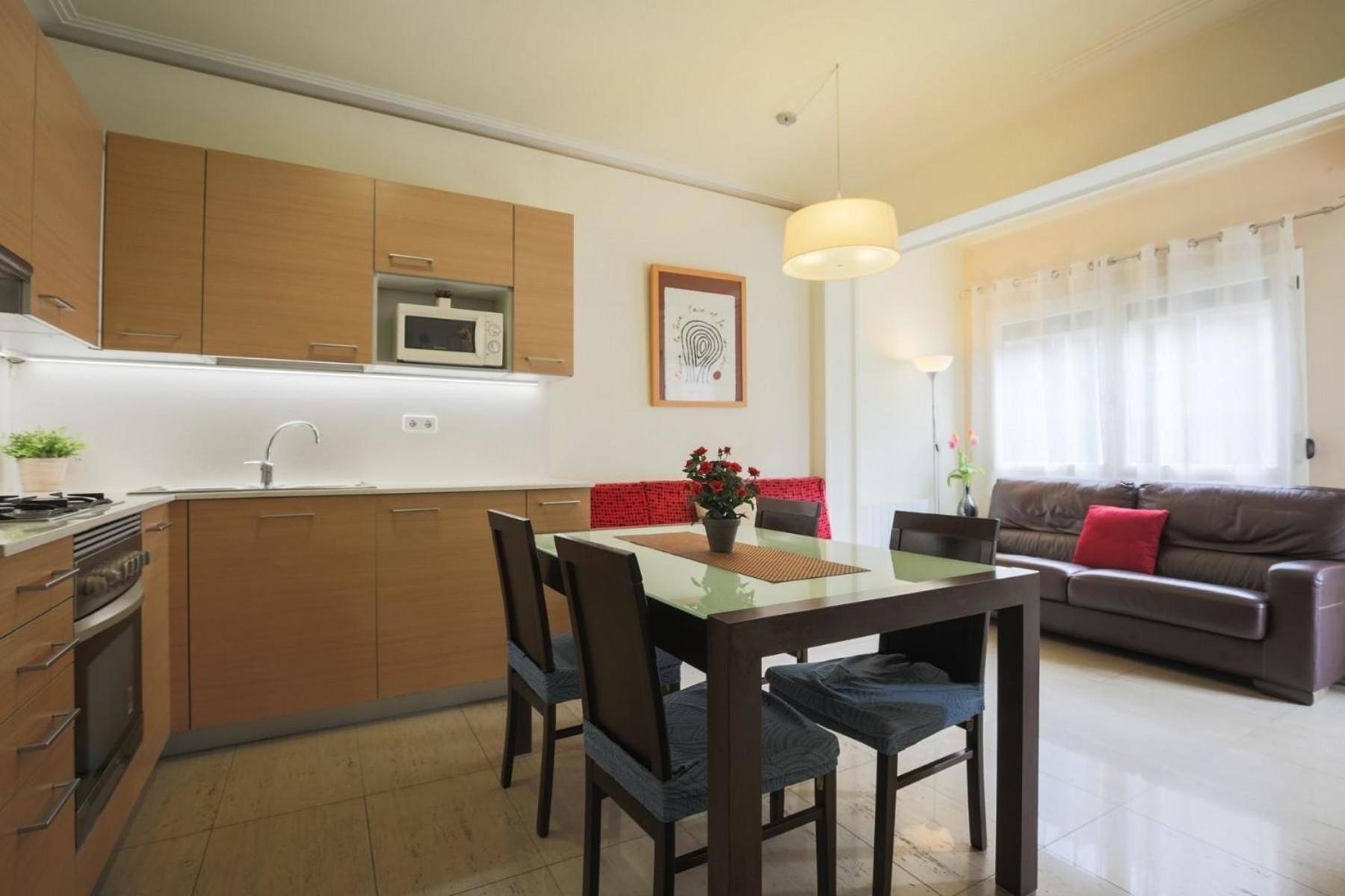 Appartement Fuer 6 Personen Ca 85 Qm In Barcelona-ciutat Vella, Costa Brava Costa Del Maresme Barcelone